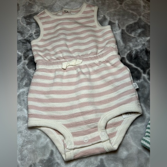 Little Planet by Carter's Baby Girls Sleeveless Bodysuit Bundle- Size 6M - Picture 3 of 6